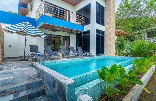 Parrita Casa | Sleeps 8-beachfront-private Pool-wildlife-100mb