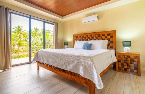 Parrita Casa | Sleeps 8-beachfront-private Pool-wildlife-100mb
