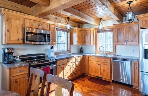 Dundee Casa | Sleeps 8, cozy, secluded