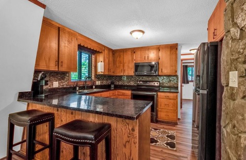 Mineral Bluff Cabina | Sleeps 8! Fire Pit, Games, 15 Mins from Downtown Blue Ridge