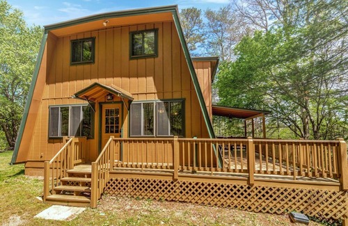 Mineral Bluff Cabina | Sleeps 8! Fire Pit, Games, 15 Mins from Downtown Blue Ridge