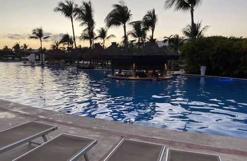 Puerto Juarez Complejo | Sleeps 8. Jungle like Resort by ocean. Pools, restaurant, bars activities