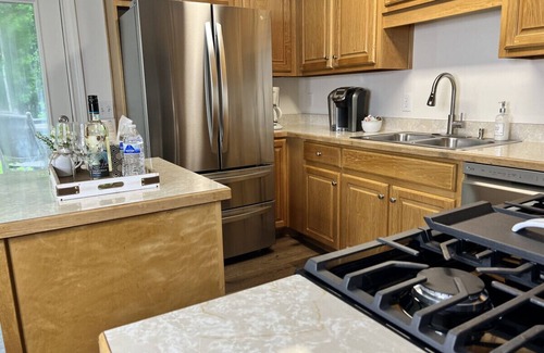 Buford Casa | Sleeps 8, Lake Lanier Hidden Gem, Miles from Mall of Georgia