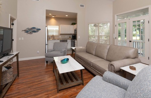 Saint Helena Island Casa | ** TARJETAS DE SERVICIOS DISPONIBLES ** Capacidad 8 - Ubicado en Davis Love