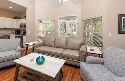 Saint Helena Island Casa | ** TARJETAS DE SERVICIOS DISPONIBLES ** Capacidad 8 - Ubicado en Davis Love