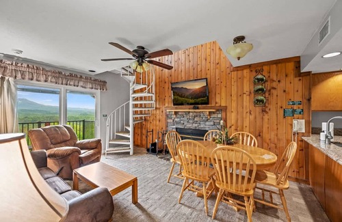 Gatlinburg - Pigeon Forge Apartamento | Sleeps 8 Pool Playground Mountain Views Hot Tub