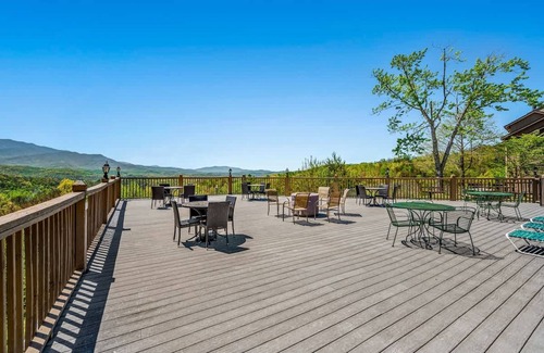 Gatlinburg - Pigeon Forge Apartamento | Sleeps 8 Pool Playground Mountain Views Hot Tub