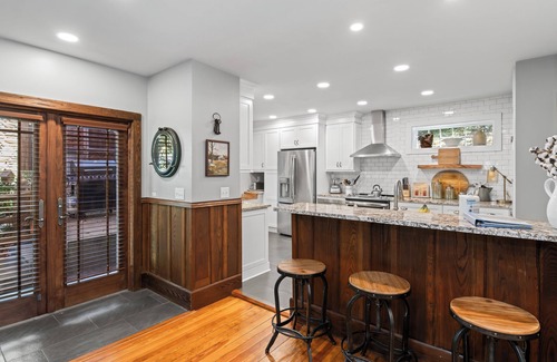Lake Junaluska Cabina | Sleeps 8! Secluded Sanctuary w/ updated kitchen, Bunk Beds and Pet-Friendly!
