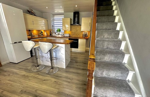 Tanygrisiau Casa | Sleeps 10 Snowdonia North Wales Nr Zip World