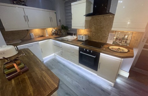 Tanygrisiau Casa | Sleeps 10 Snowdonia North Wales Nr Zip World