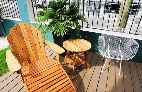 Rutledge Hill Cabaña | Sleeps 8 Stylish Sobro Suites, Walk to Dining, Drinks & More by Avantstay