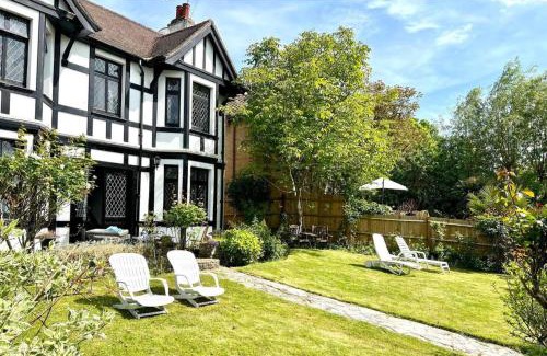 Wraysbury Casa | Sleeps 8 Thamefront Gem w PetsOK Free Parking