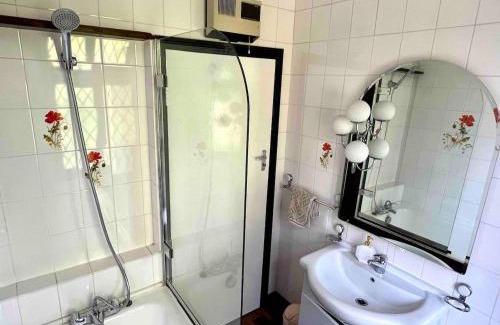 Wraysbury Casa | Sleeps 8 Thamefront Gem w PetsOK Free Parking