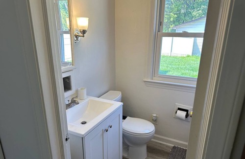 Boardman Casa | Sleeps 8, YSU, Fairgrounds, Wi-Fi, EV1 charging, Remote worker, Crib, Pets