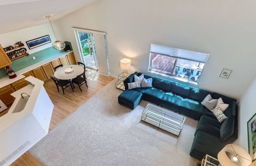 Erie Casa | Sleeps 9 - Family Retreat - Scenic Trails - Views