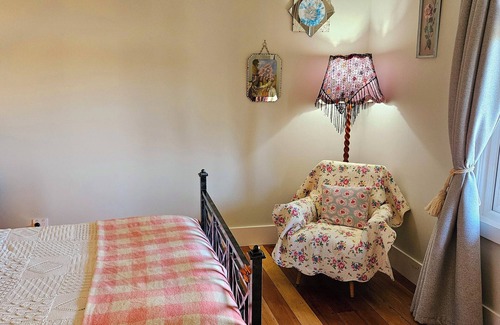 Featherston Villa | Sleeps six, perfect location for those using Tarureka Wedding Venue.