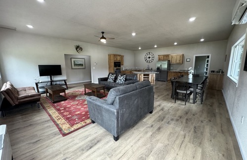 Libby Casa | Sleeps up to16! Family Friendly! Newly Renovated, steps from the Golf Course!