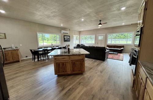 Libby Casa | Sleeps up to16! Family Friendly! Newly Renovated, steps from the Golf Course!