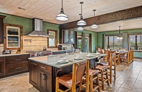 Gatlinburg - Pigeon Forge Apartamento | Sleeps18 Views 2 Hottubs Family Reunion Retreat