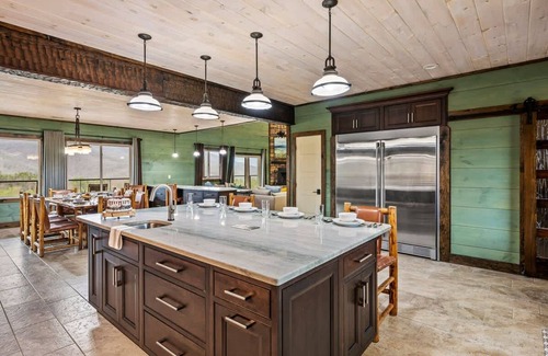 Gatlinburg - Pigeon Forge Apartamento | Sleeps18 Views 2 Hottubs Family Reunion Retreat