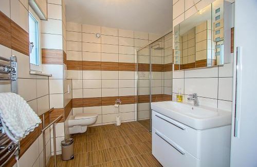Wadebridge Casa | Sleeps8- EcoFriendly- KingBeds- FamilyFriendly