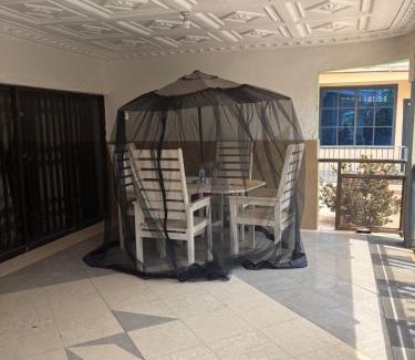 Kumasi Apartamento | Sleeps8- Private Secure Parking- Garden- AirCon