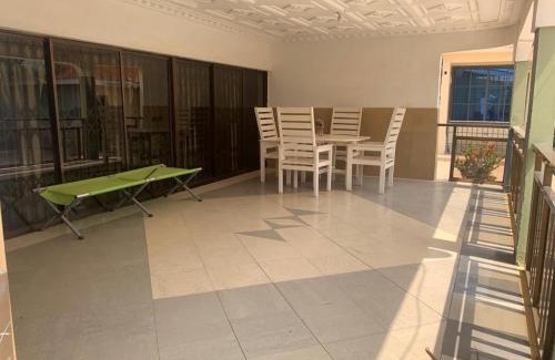 Kumasi Apartamento | Sleeps8- Private Secure Parking- Garden- AirCon