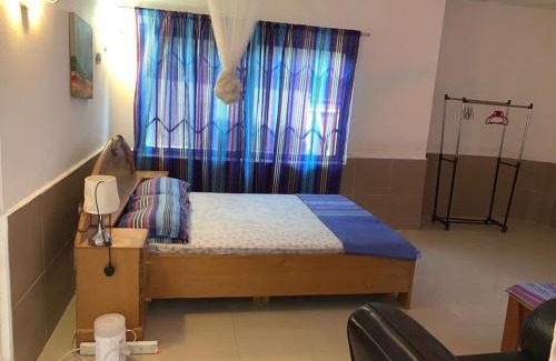 Kumasi Apartamento | Sleeps8- Private Secure Parking- Garden- AirCon