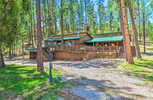 Ruidoso Casa | Sleepy Bear Cabin in Ruidoso Deck and Yard Games!