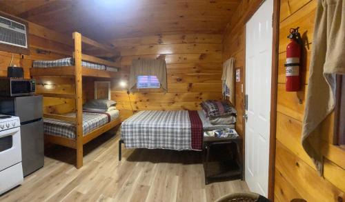 Stanton Casa | Sleepy Bear Cabin, Red River Gorge, KY, River Access & Views