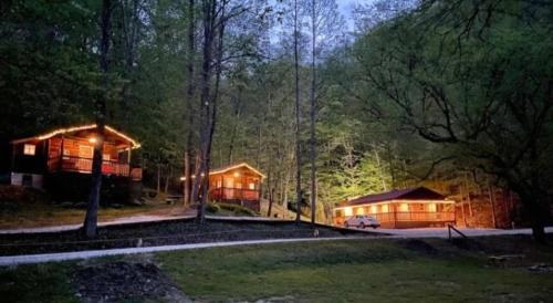 Stanton Casa | Sleepy Bear Cabin, Red River Gorge, KY, River Access & Views