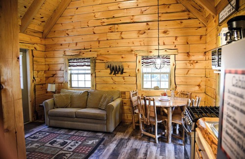 Leeper Cabina | Sleepy Bear Log Cabin near Cook Forest State Park