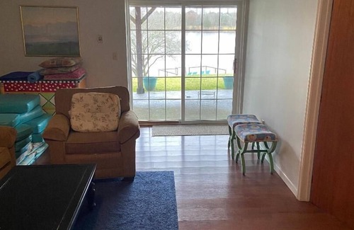 Athens Casa | Sleepy Hollow Lake - Upscale Lakefront Living on Prime part of Lake