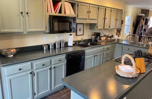 Hillsboro Cabina | Sleepy Hollow Large 4 Bedroom Lakefront House in Rocky Fork Lake