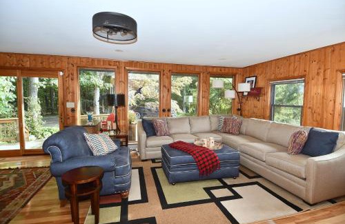 Berkeley Springs Casa | Sleepy View Retreat - Hot Tub, Trail, Hiking, Pet Friendly, Grill, Wifi, Fire Pit, Screen Porch, Family Friendly, Games, King Bed, Secluded, Fireplace, Pond