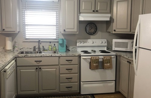 Negreet Casa | Slice of Heaven 3/2 camp on lakefront w/ boathouse