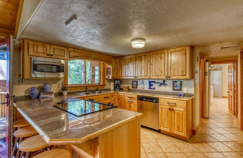 Bayfield Cabina | Slice of heaven! Log home w/huge deck & outstanding views on 7 acres w/creek