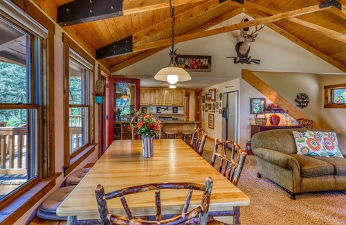 Bayfield Cabina | Slice of heaven! Log home w/huge deck & outstanding views on 7 acres w/creek