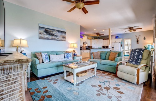 Eden Pines Casa | Slice of Paradise: Captivating Open Water Views, Deep Canal, Dockage, Heated Pool, and Pet-Friendly!