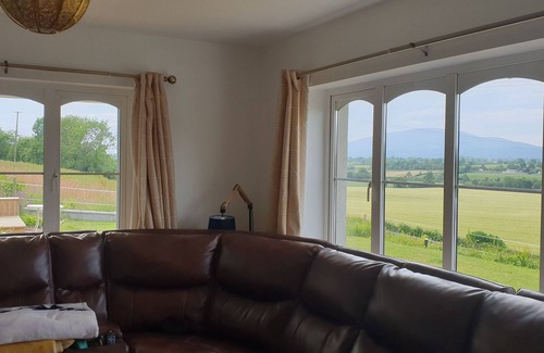 Killotteran Casa | Slievenamon view