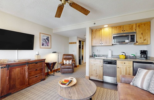 Crested Butte Apartamento | Slope access with mtn views, in/outdoor pools, hot tub, sauna, gym