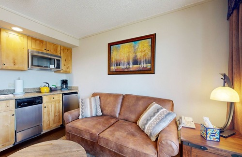 Crested Butte Apartamento | Slope access with mtn views, in/outdoor pools, hot tub, sauna, gym