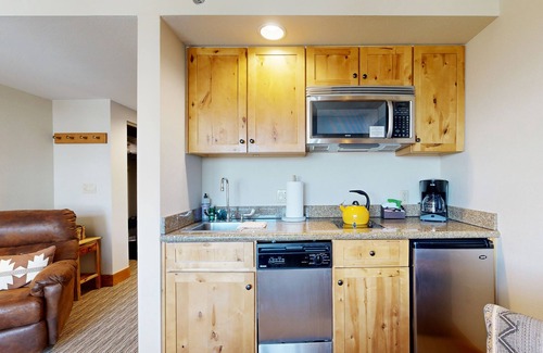 Crested Butte Apartamento | Slope access with mtn views, in/outdoor pools, hot tub, sauna, gym
