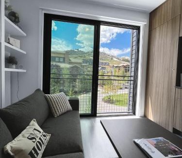 Park City Apartamento | Slope Side Studio In The Heart of Canyons Village with Heated Pool & Hot Tub!