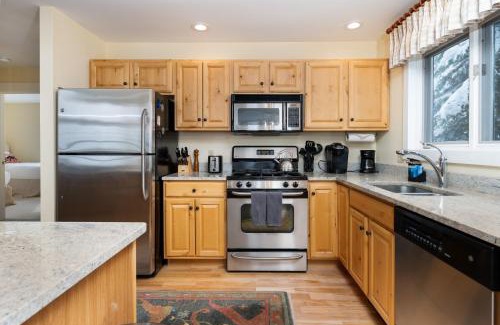 Central Vermont- Killington Casa | SlopeSide Chalet - Pool, Grill, Hot tub, Views