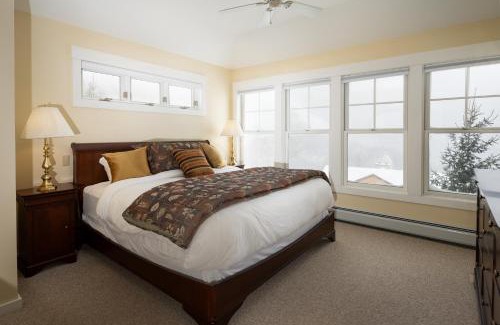 Central Vermont- Killington Casa | SlopeSide Chalet - Pool, Grill, Hot tub, Views