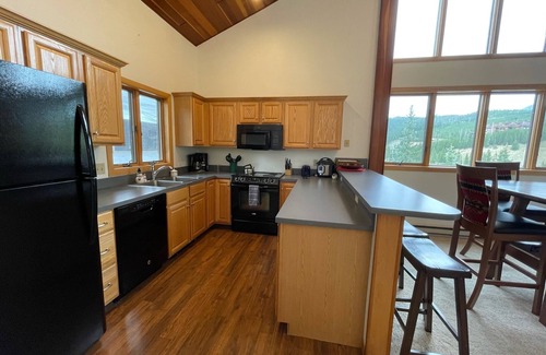 Big Horn Condominio | Slopeside condo within walking distance to Big Sky Resort