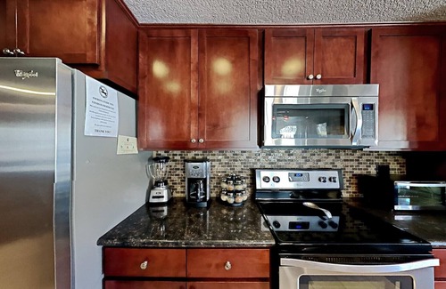 Mammoth Lakes Condominio | Slopeside Deluxe 2 Bedroom Condo with Free Parking, Spa, Free Gondola (Sierra Megeve 25) by RedAwning