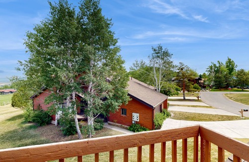 South Snyderville Basin Casa | Slopeside gem with private hot tub & pool table - across from Cabriolet Lift