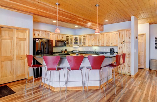 Old Town Casa | Slopeside Luxury Chalet 113 D I Hot Tub I Great Views I Best Price I Discounted Attractions